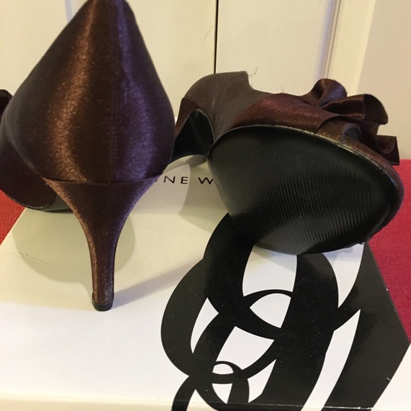 Brown satin peep toes low heels no platform - Picture 3 of 4